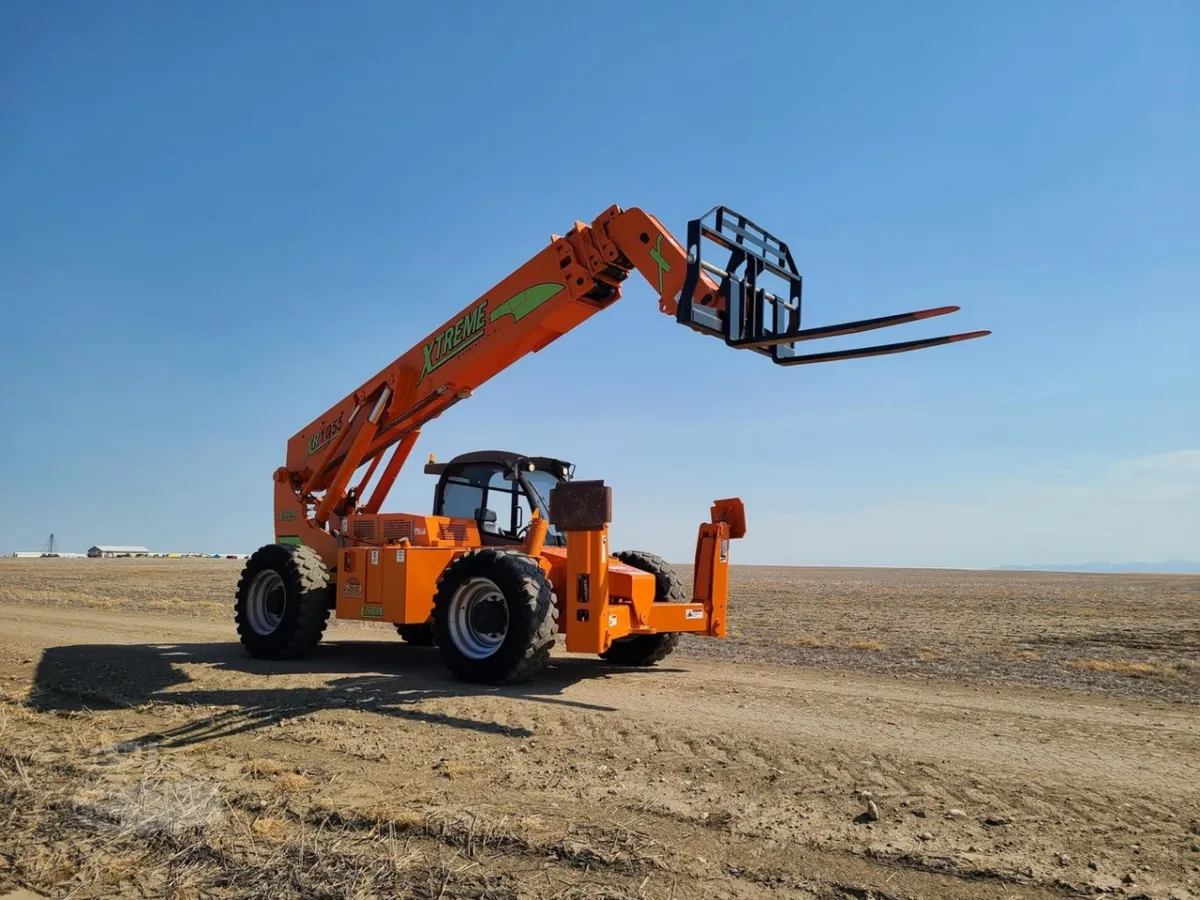 2018 Xtreme Mfg XR1055 Telehandler Telescopic Forklift for sale in Loma, MT - listing photo 4 of 10
