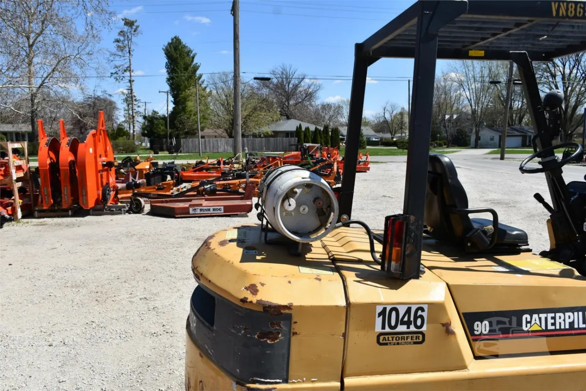 2001 Cat Lift Trucks GPL40 Telehandlers Forklifts for sale in Bement, IL - listing photo 2 of 8