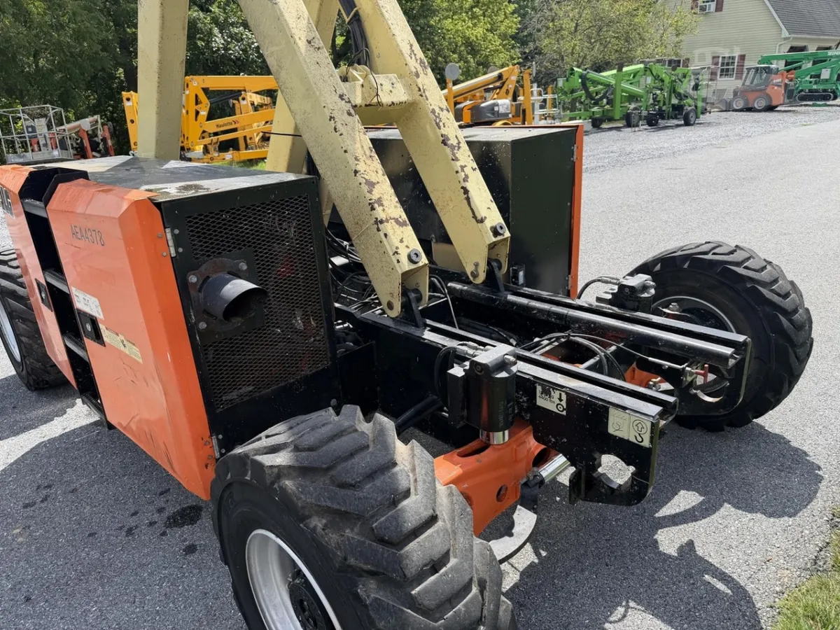 2018 JLG 330LRT Scissor Lift Rough Terrain for sale in Annville, PA - listing photo 9 of 10