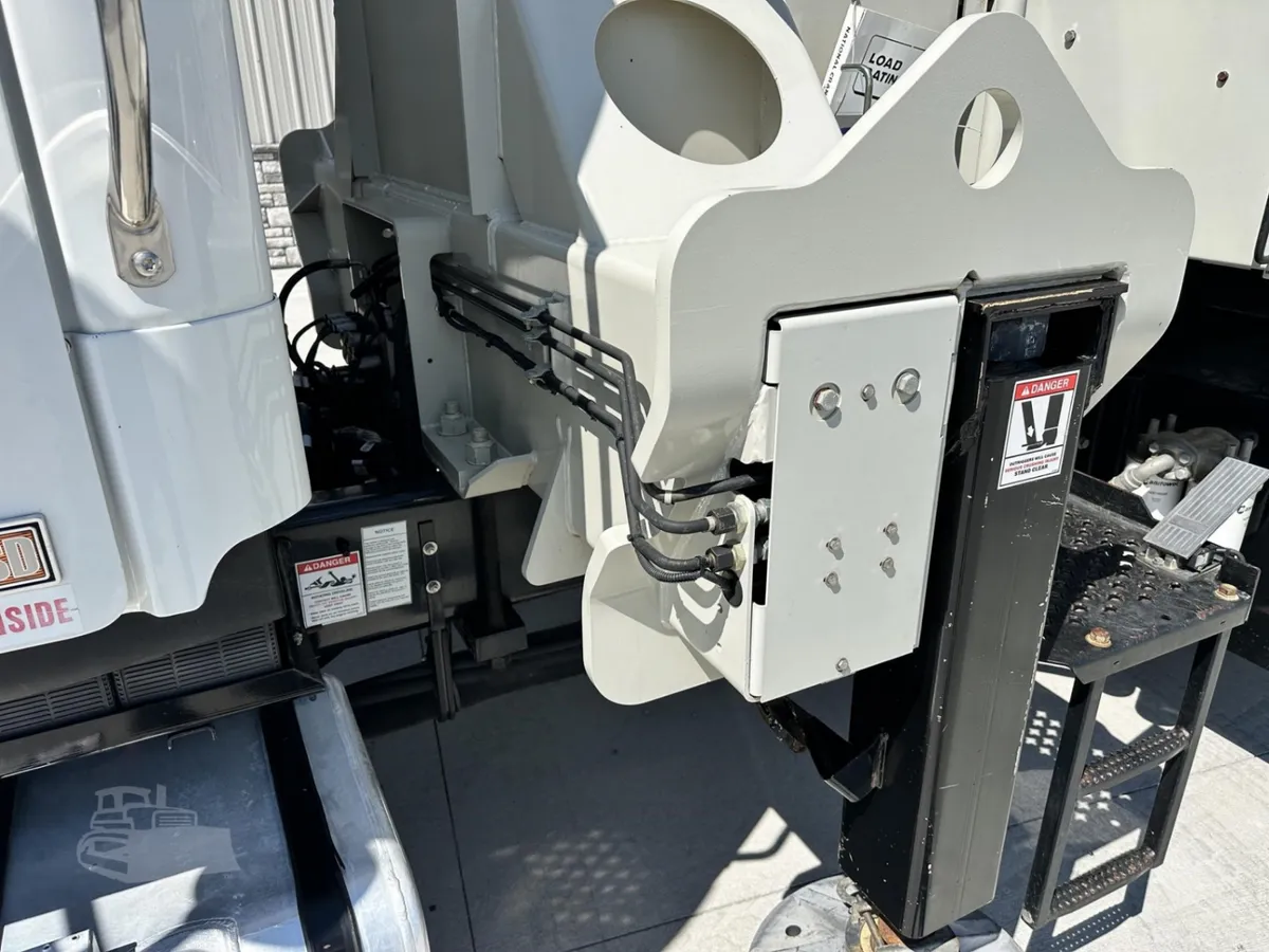 2019 National Crane NBT30H-2 Cranes Mobile for sale in Wellman, IA - listing photo 9 of 35