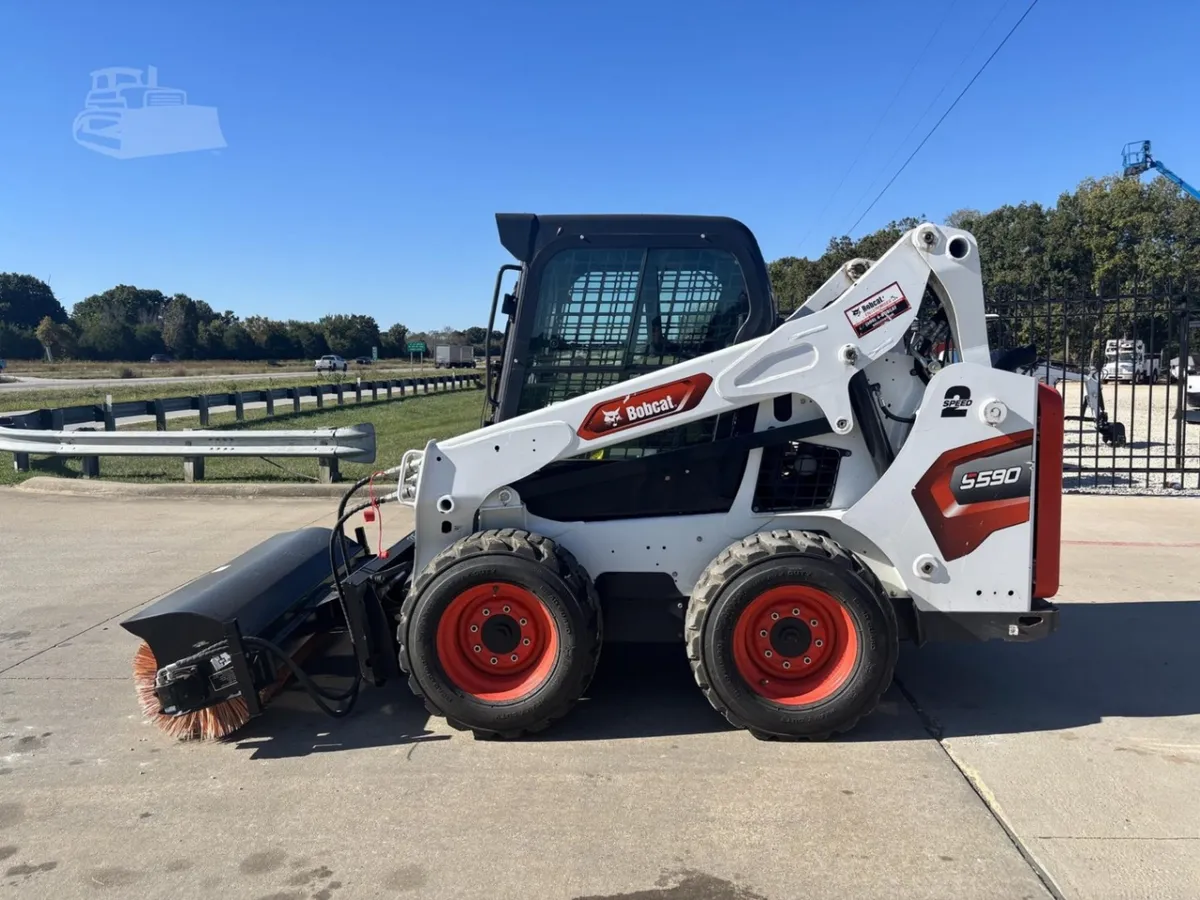 2021 Bobcat S590 Skid Steer Loaders for sale in Strafford, MO - listing photo 2 of 10