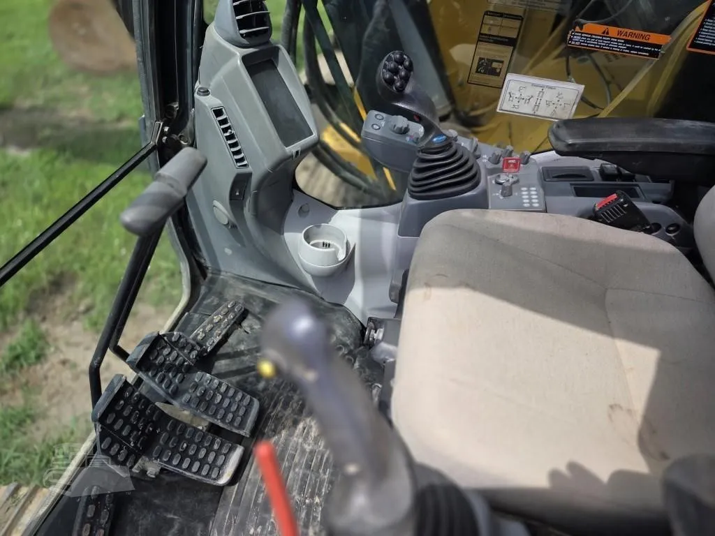 2019 John Deere 245G LC Excavators for sale in Henning, MN - listing photo 9 of 10
