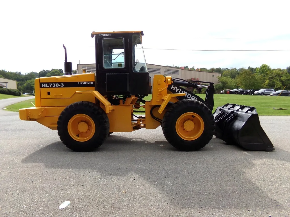 1999 Hyundai HL730-3 Wheel Loaders for sale in Pearisburg, VA - listing photo 5 of 10