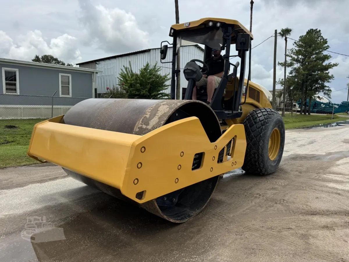 2022 Caterpillar CS10GC Smooth Drum Rollers for sale in Mulberry, FL - listing photo 3 of 10