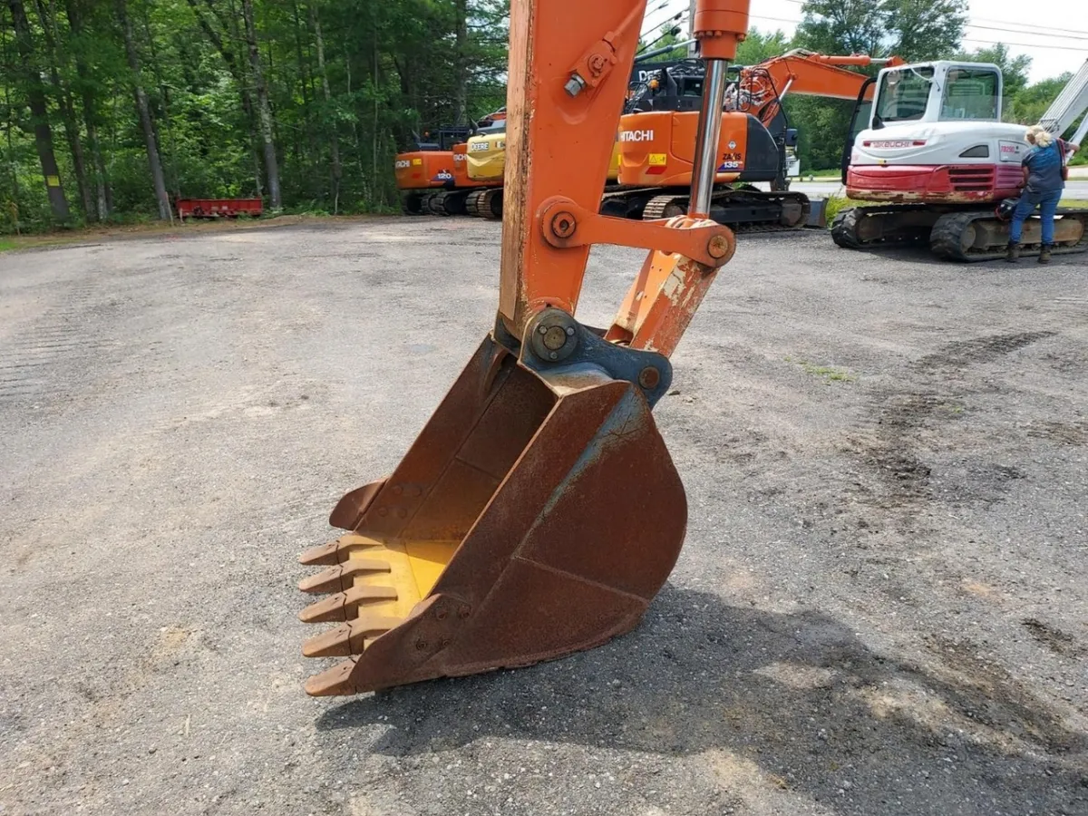 2021 Hitachi ZX135USK-6 Excavators for sale in Lebanon, ME - listing photo 4 of 11