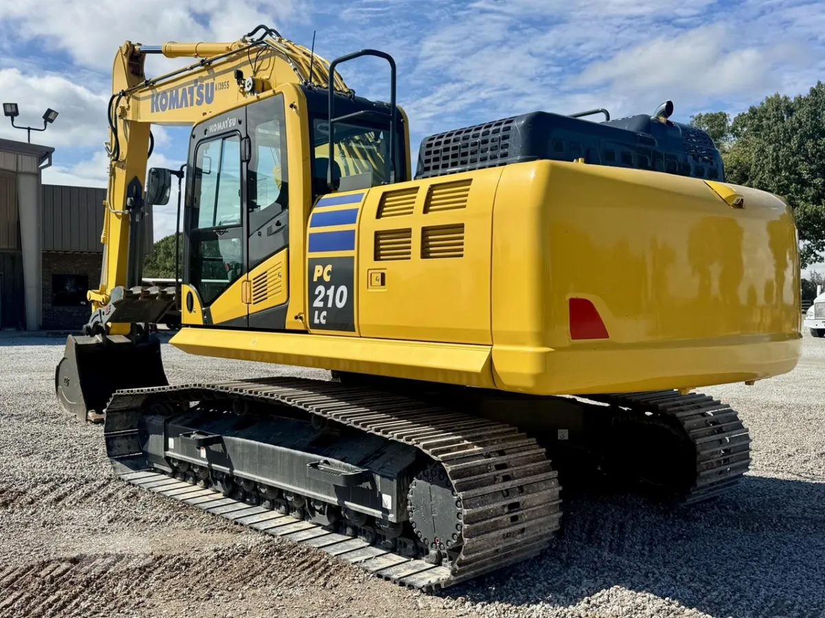 2025 Komatsu PC210LC-11 Excavators for sale in Jackson, TN - listing photo 3 of 10