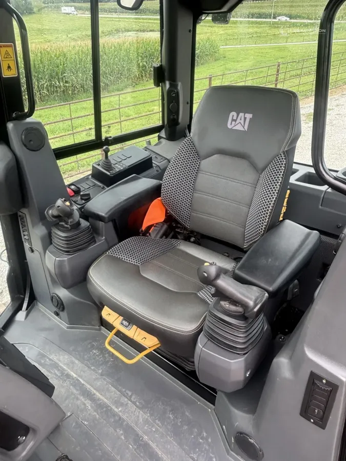 2023 Caterpillar D4 LGP Dozers for sale in Grain Valley, MO - listing photo 6 of 8