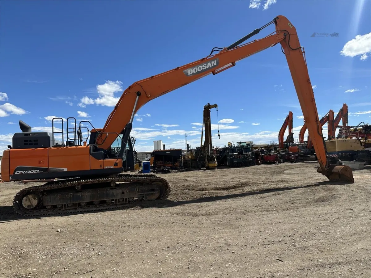 2015 DEVELON (Doosan) DX300 LC-5 Excavators for sale in Brighton, CO - listing photo 3 of 10