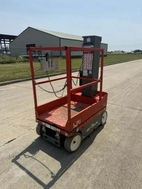 2019 Skyjack SJ12 Vertical Mast Lift Push Around for sale in Newton, IL - listing photo 4 of 8