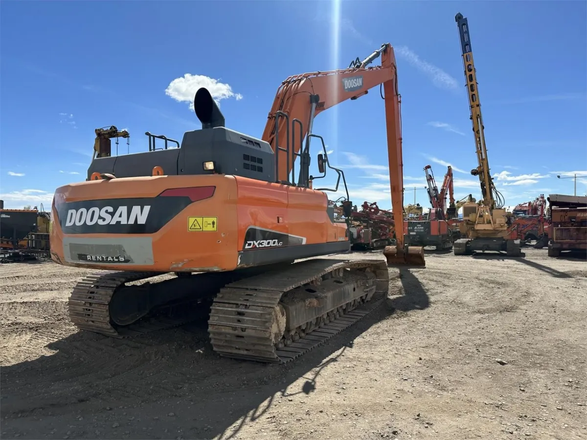 2015 DEVELON (Doosan) DX300 LC-5 Excavators for sale in Brighton, CO - listing photo 2 of 10