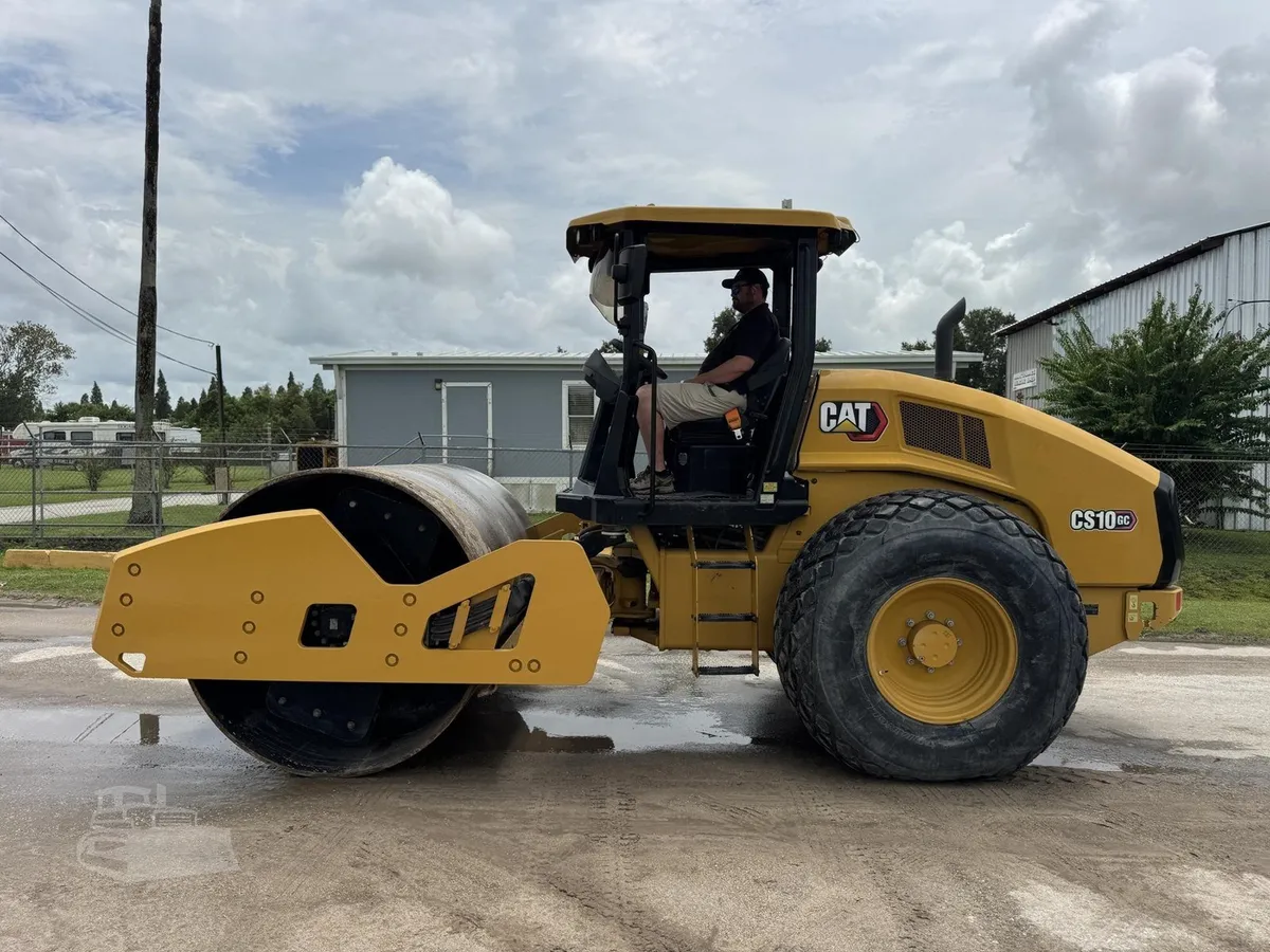 2022 Caterpillar CS10GC Smooth Drum Rollers for sale in Mulberry, FL - listing photo 5 of 10