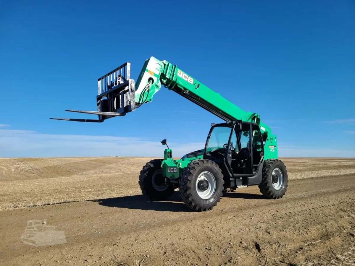 2017 JCB 509-42 Telehandler Telescopic Forklift for sale in Loma, MT - listing photo 2 of 10