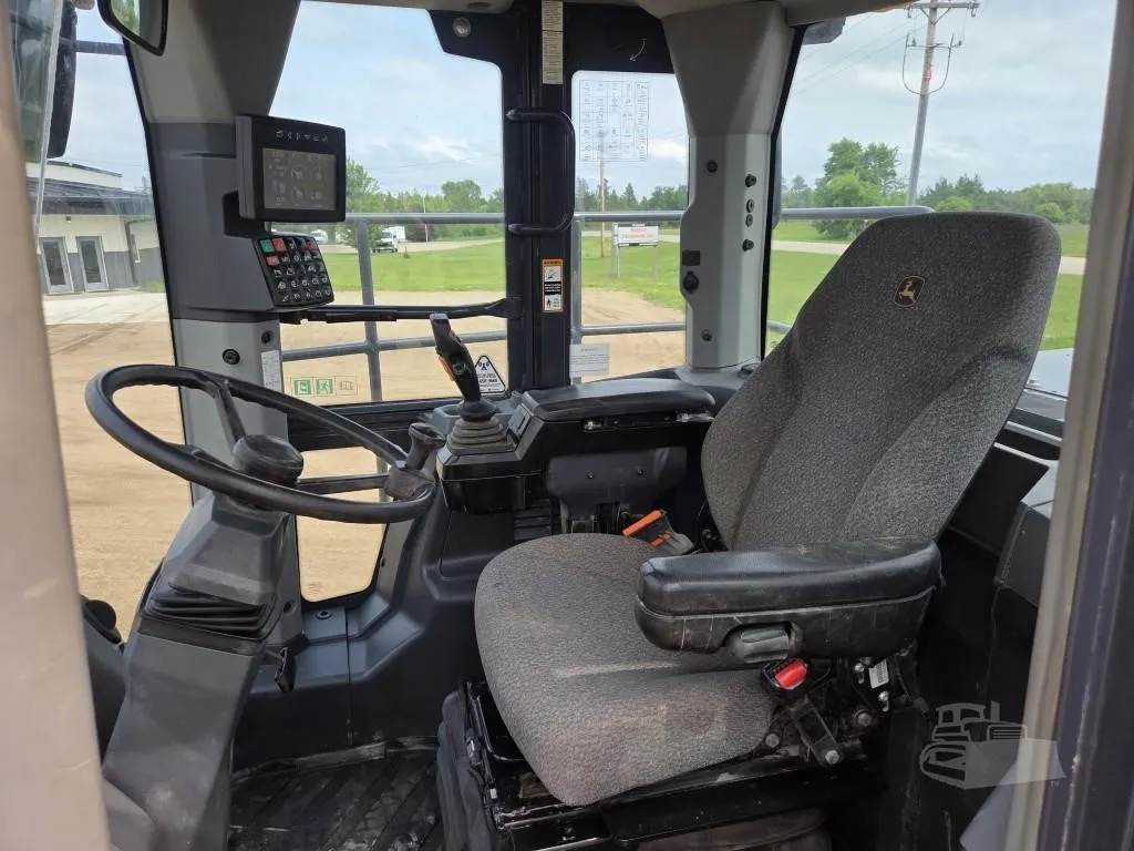2021 John Deere 724 P-Tier Wheel Loaders for sale in Henning, MN - listing photo 9 of 10