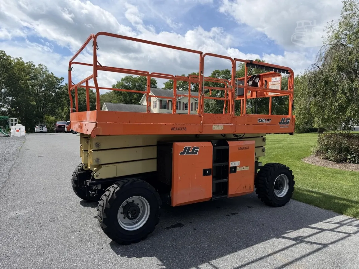 2018 JLG 330LRT Scissor Lift Rough Terrain for sale in Annville, PA - listing photo 3 of 10