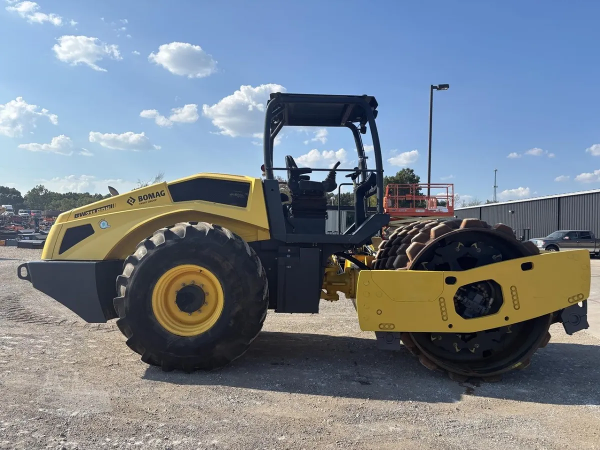 2018 BOMAG BW211PDH-5 Padfoot Trench Compaction for sale in Strafford, MO - listing photo 5 of 10