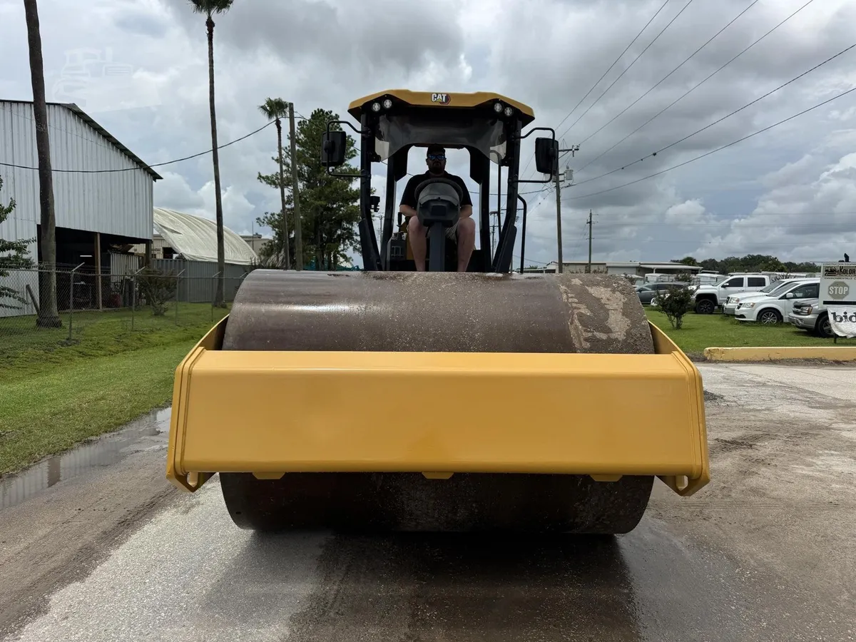 2022 Caterpillar CS10GC Smooth Drum Rollers for sale in Mulberry, FL - listing photo 7 of 10