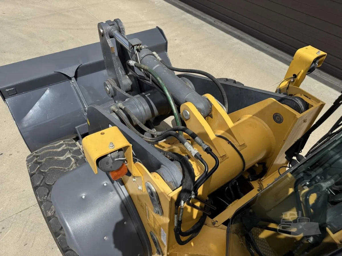 2015 John Deere 624K Wheel Loaders for sale in Allegan, MI - listing photo 8 of 10