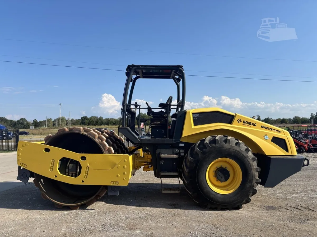 2018 BOMAG BW211PDH-5 Padfoot Trench Compaction for sale in Strafford, MO - listing photo 4 of 10