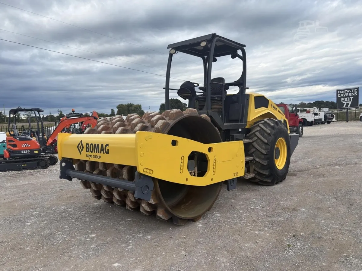 2018 BOMAG BW211PDH-5 Padfoot Trench Compaction for sale in Strafford, MO - listing photo 2 of 10