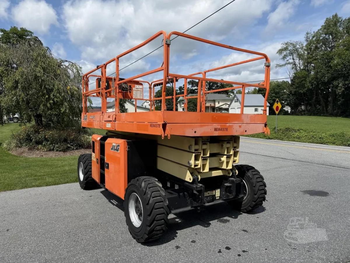 2018 JLG 330LRT Scissor Lift Rough Terrain for sale in Annville, PA - listing photo 4 of 10