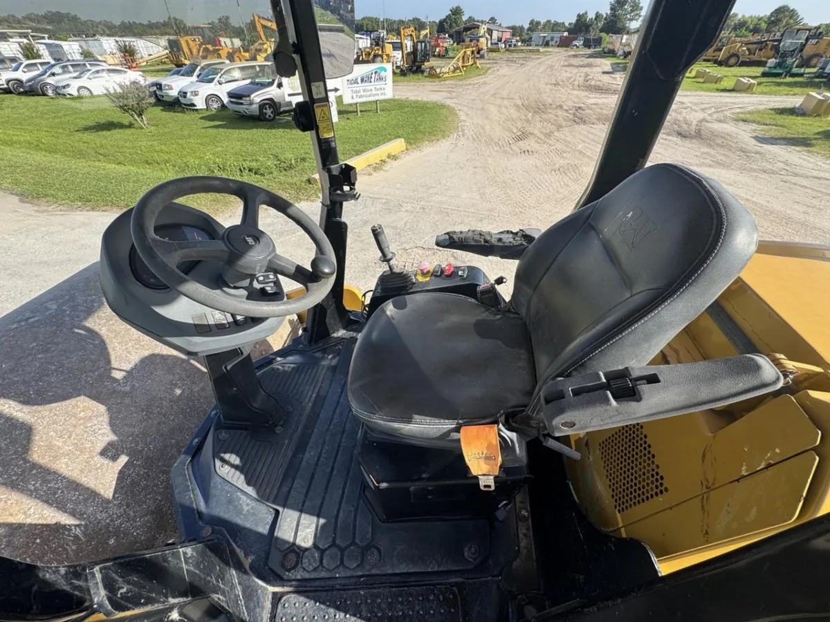 2022 Caterpillar CS10GC Smooth Drum Rollers for sale in Mulberry, FL - listing photo 9 of 10