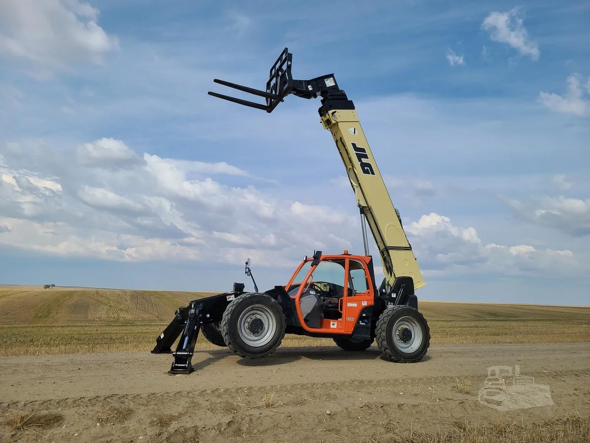 2017 JLG jlg-1255 Telehandler Telescopic Forklift for sale in Loma, MT - listing photo 6 of 10