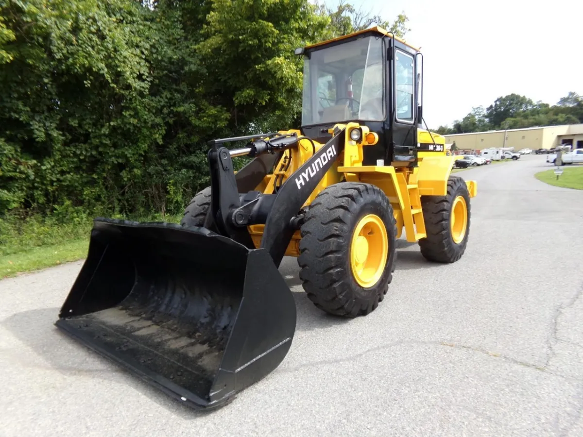 1999 Hyundai HL730-3 Wheel Loaders for sale in Pearisburg, VA - listing photo 3 of 10