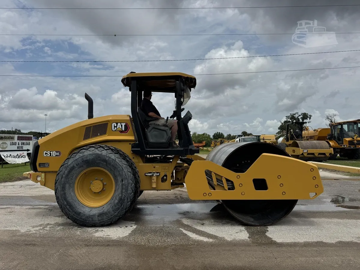 2022 Caterpillar CS10GC Smooth Drum Rollers for sale in Mulberry, FL - listing photo 6 of 10