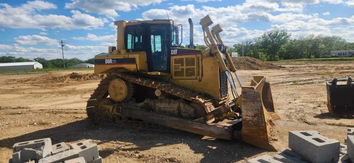 2006 Caterpillar D6R XW III Dozers for sale in Saint Charles, MO - listing photo 2 of 8