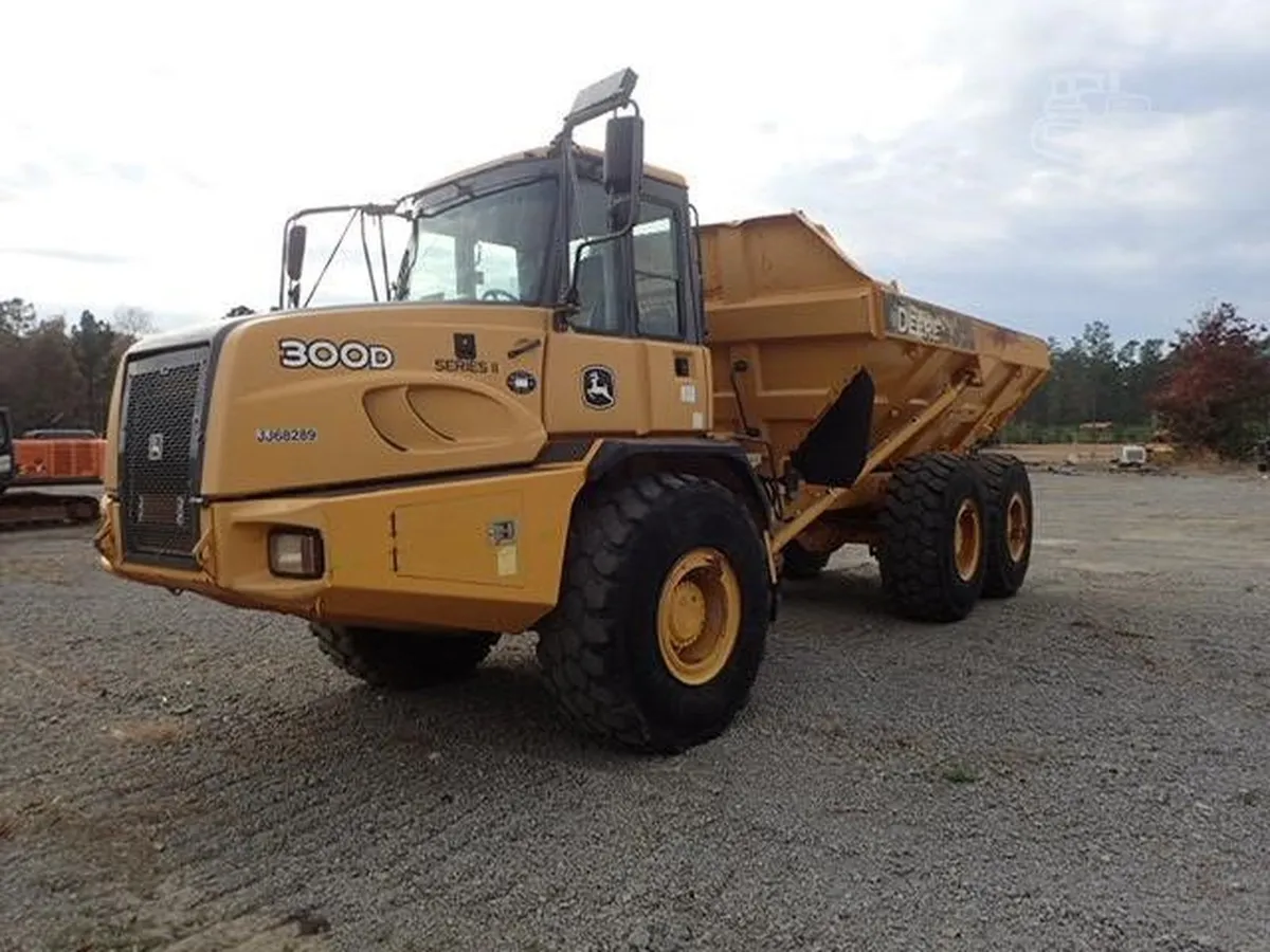 2015 Deere 300D II Articulated Truck for sale in Andrews, SC - listing photo 4 of 10