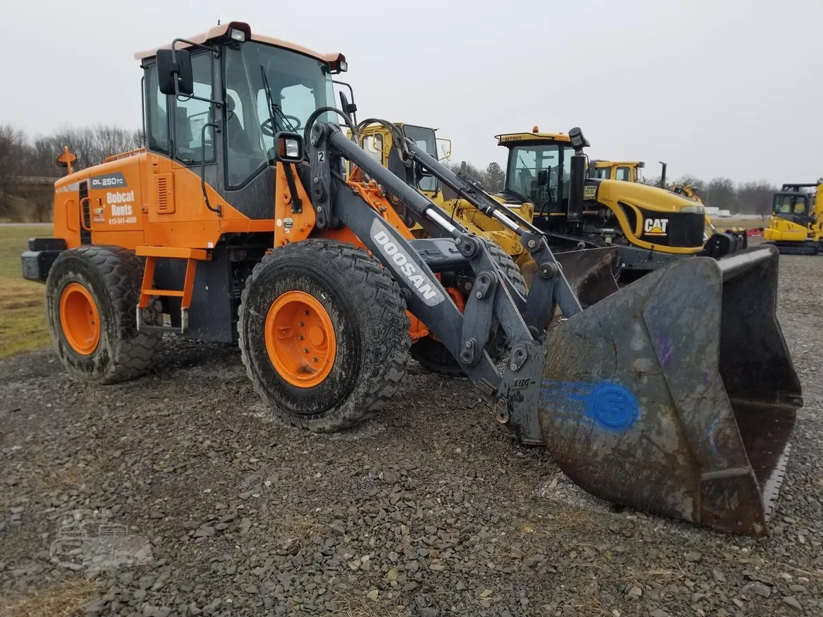 2015 DOOSAN DL200TC-3 Wheel Loaders for sale in Benton, IL - listing photo 5 of 8