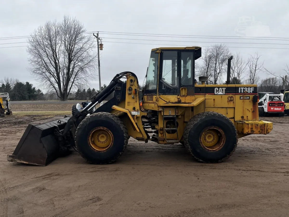 1996 Caterpillar IT38F Wheel Loaders for sale in Holcombe, WI - listing photo 4 of 10