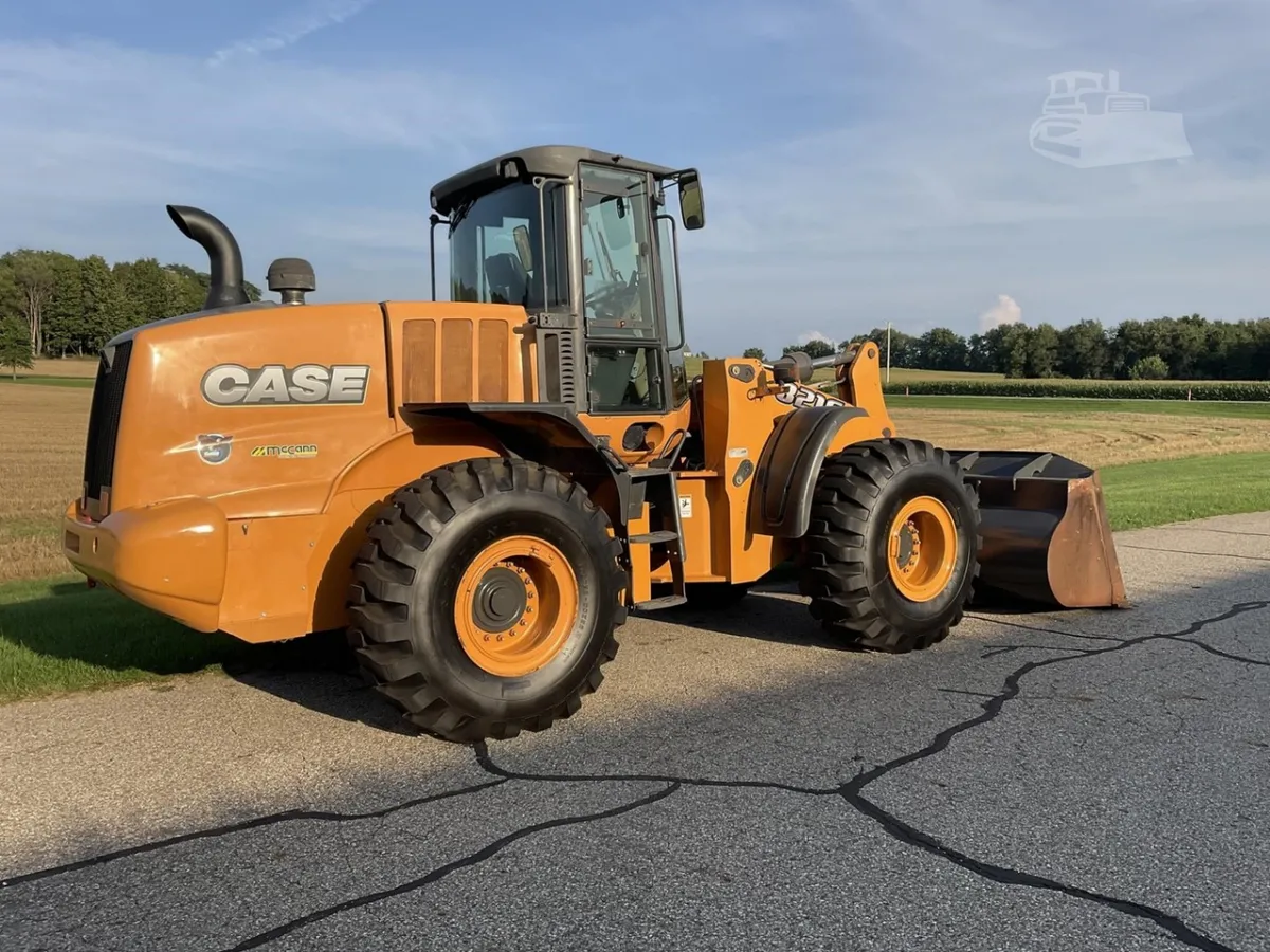 2015 CASE 821F Wheel Loaders for sale in Allegan, MI - listing photo 4 of 10