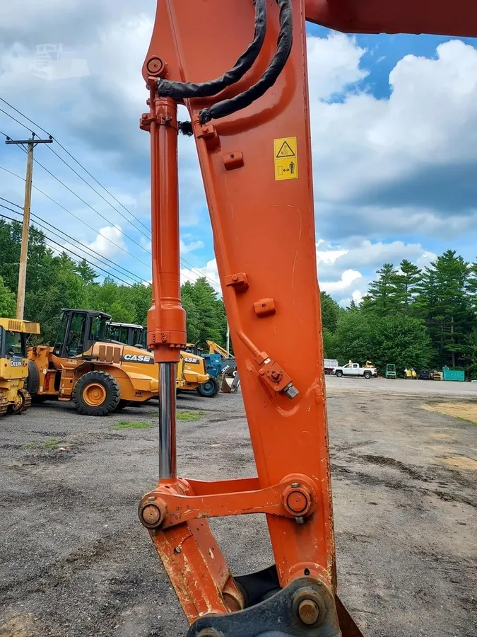 2021 Hitachi ZX135USK-6 Excavators for sale in Lebanon, ME - listing photo 9 of 11