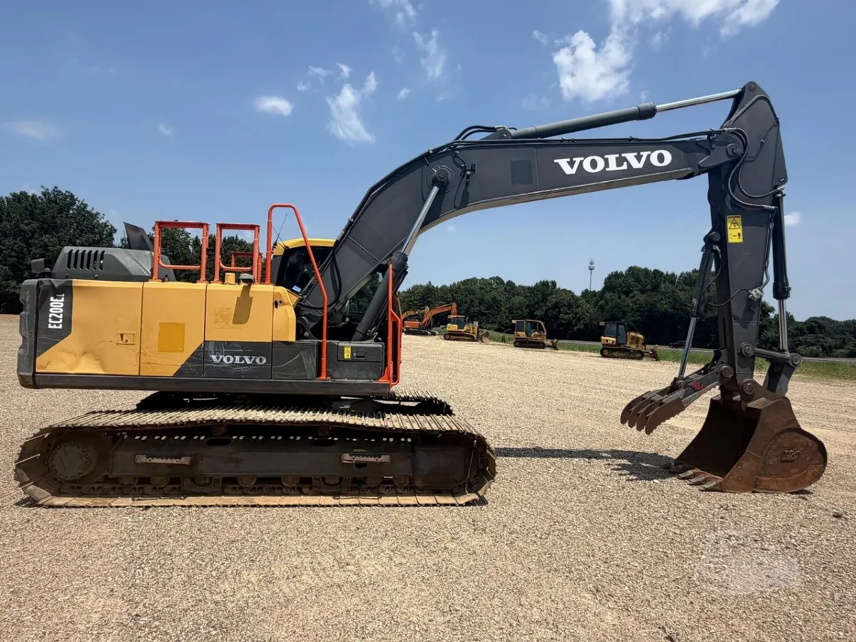 2020 Volvo EC200EL Excavators for sale in Nesbit, MS - listing photo 2 of 10