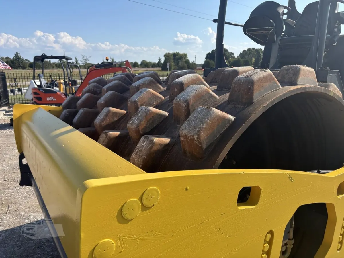 2018 BOMAG BW211PDH-5 Padfoot Trench Compaction for sale in Strafford, MO - listing photo 9 of 10