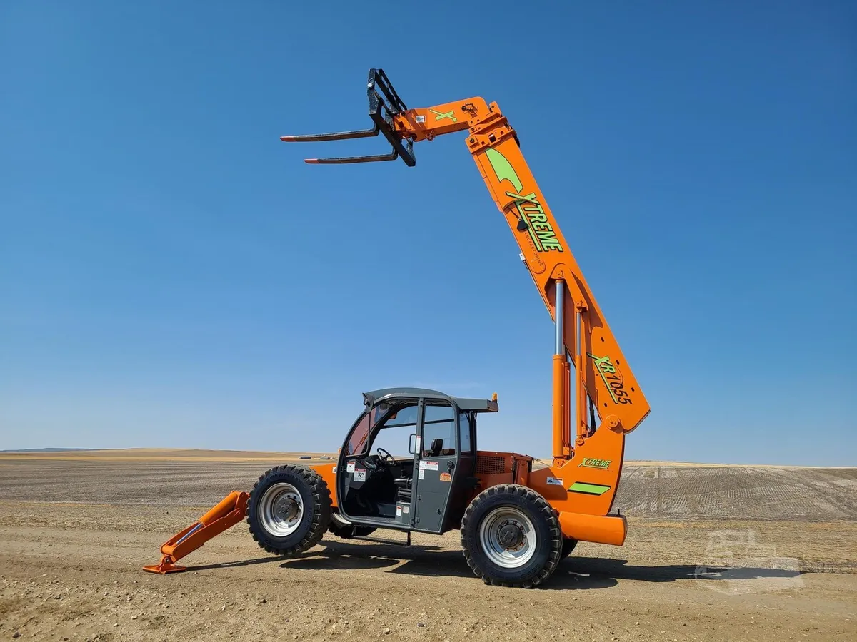 2018 Xtreme Mfg XR1055 Telehandler Telescopic Forklift for sale in Loma, MT - listing photo 6 of 10