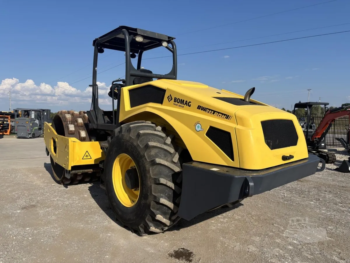 2018 BOMAG BW211PDH-5 Padfoot Trench Compaction for sale in Strafford, MO - listing photo 3 of 10