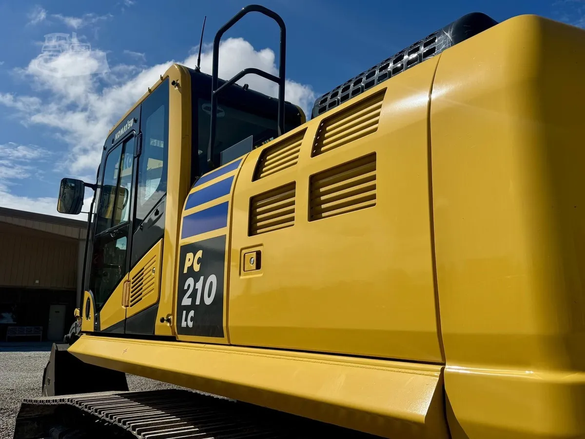 2025 Komatsu PC210LC-11 Excavators for sale in Jackson, TN - listing photo 6 of 10