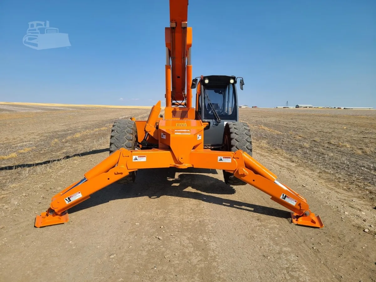 2018 Xtreme Mfg XR1055 Telehandler Telescopic Forklift for sale in Loma, MT - listing photo 9 of 10