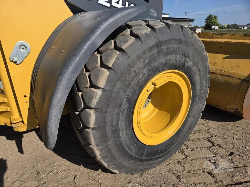2019 John Deere 724K Wheel Loaders for sale in Henning, MN - listing photo 9 of 10