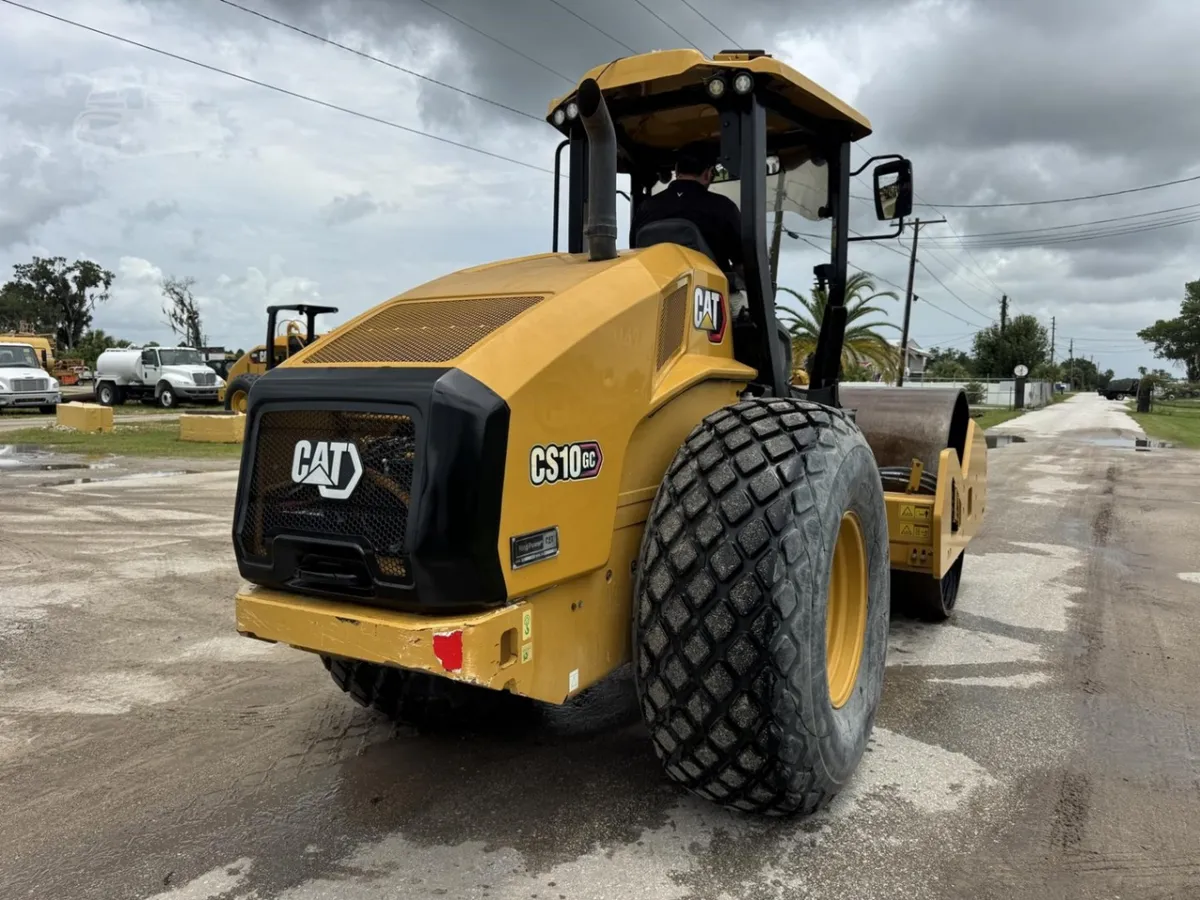 2022 Caterpillar CS10GC Smooth Drum Rollers for sale in Mulberry, FL - listing photo 2 of 10