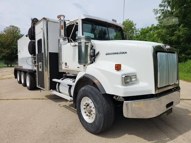2013 Western Star 4900 Vacuum Truck Hydrovac Combo Jet for sale in Dubuque, IA - listing photo 2 of 19