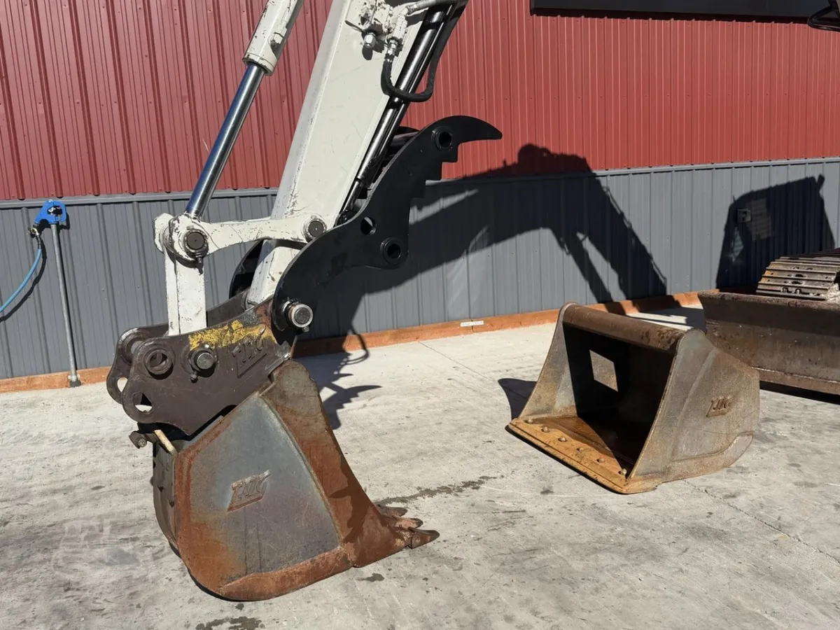 2017 Takeuchi TB280FR Excavators for sale in Cle Elum, WA - listing photo 3 of 12