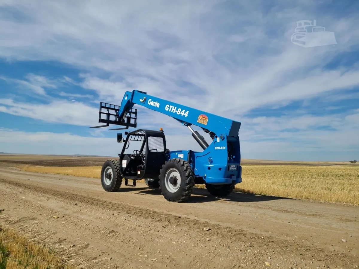 2015 Genie genie-gth-844 Telehandler Telescopic Forklift for sale in Loma, MT - listing photo 3 of 10