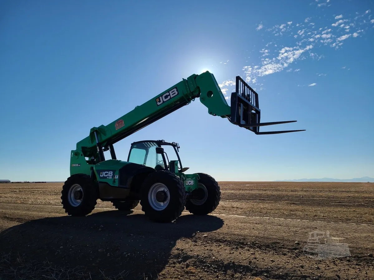 2017 JCB 509-42 Telehandler Telescopic Forklift for sale in Loma, MT - listing photo 4 of 10