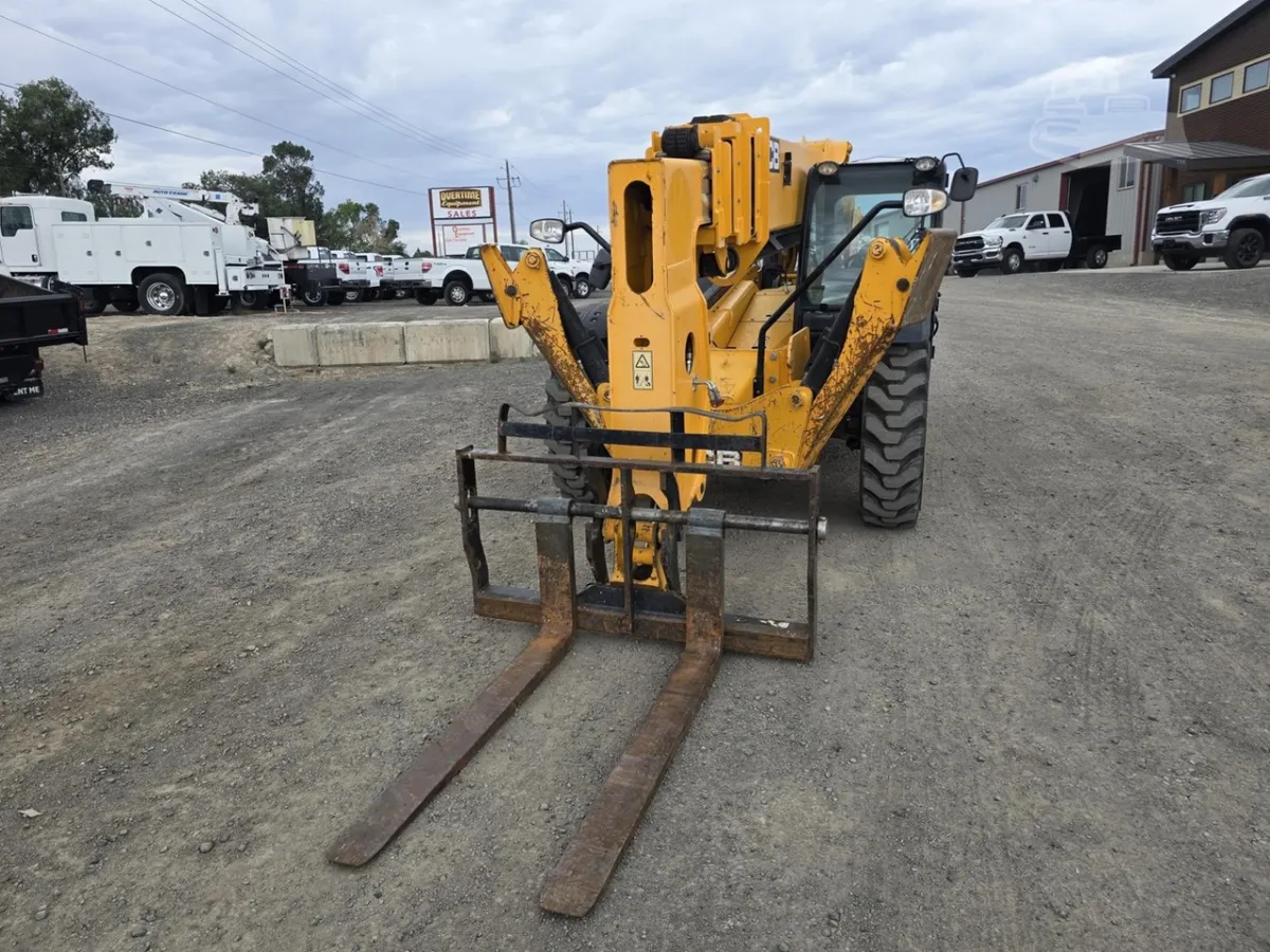 2020 JCB 512-56 Telehandler Telescopic Forklift for sale in Filer, ID - listing photo 3 of 10
