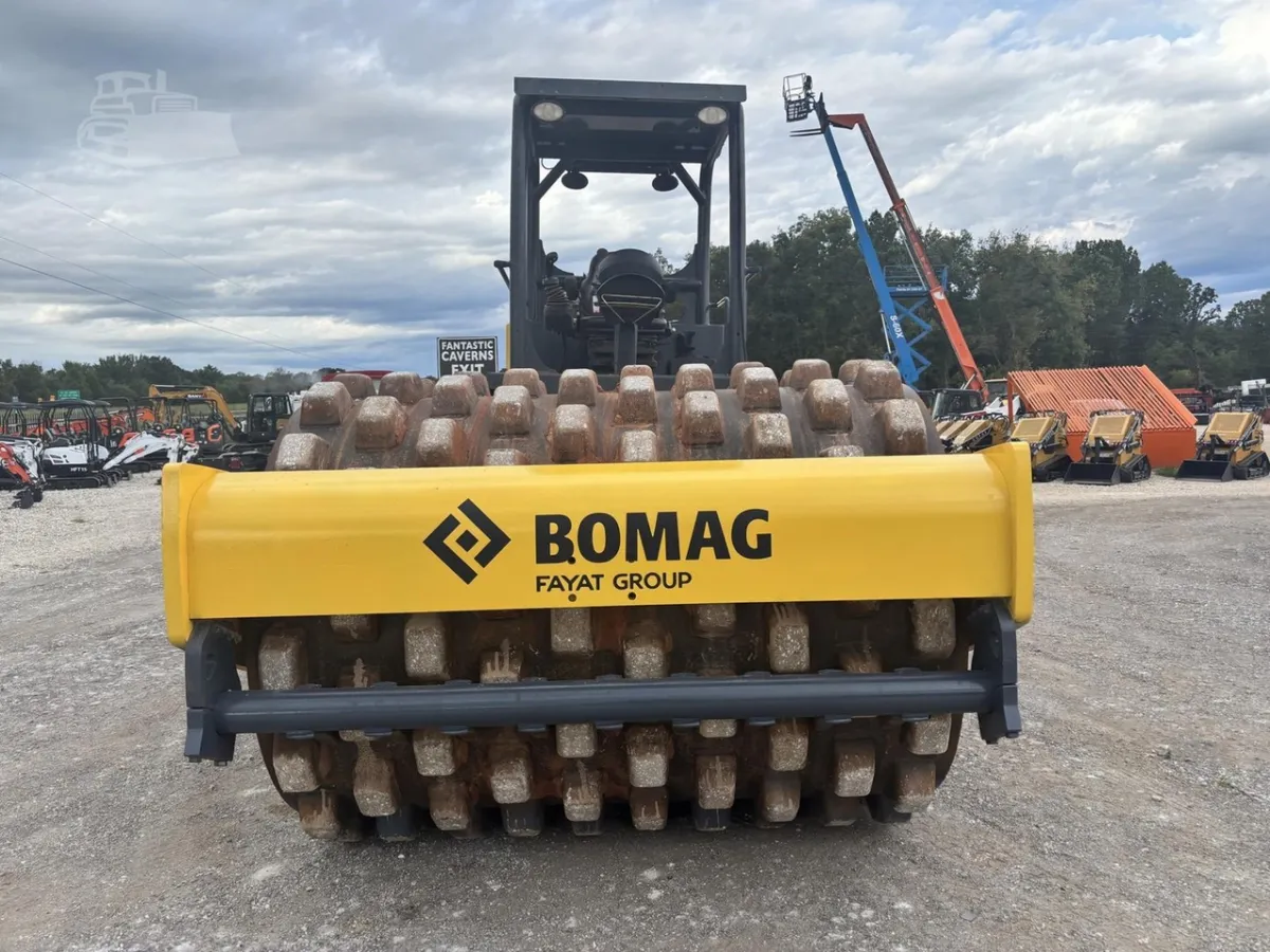 2018 BOMAG BW211PDH-5 Padfoot Trench Compaction for sale in Strafford, MO - listing photo 8 of 10