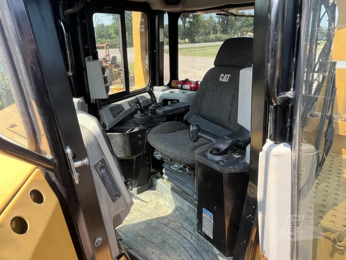 2015 Caterpillar D6T LGP Dozers for sale in Holcombe, WI - listing photo 8 of 10