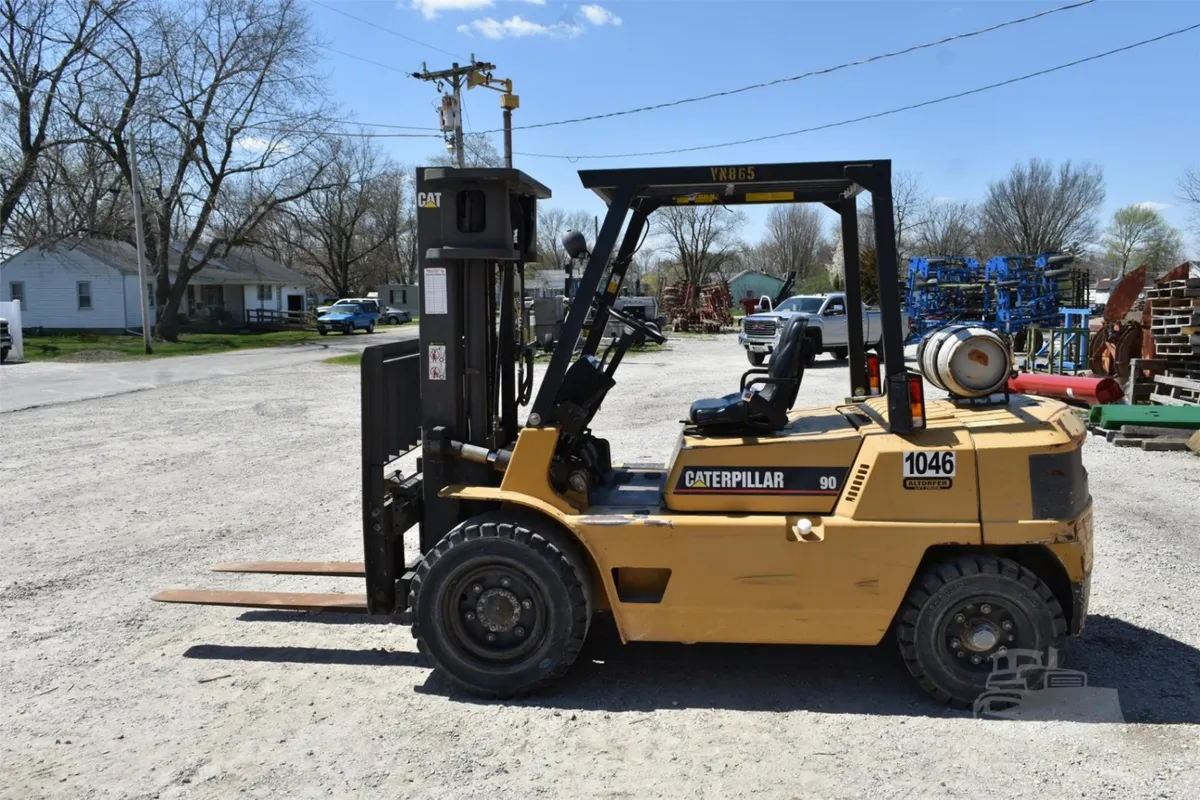 2001 Cat Lift Trucks GPL40 Telehandlers Forklifts for sale in Bement, IL - listing photo 4 of 8